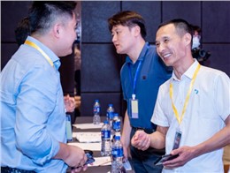 费伟良主任与董事长孙新基亲切交流行业经验